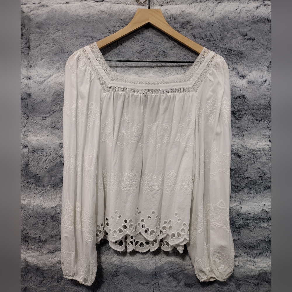 Universal Thread White Blouse - Picture 7 of 10